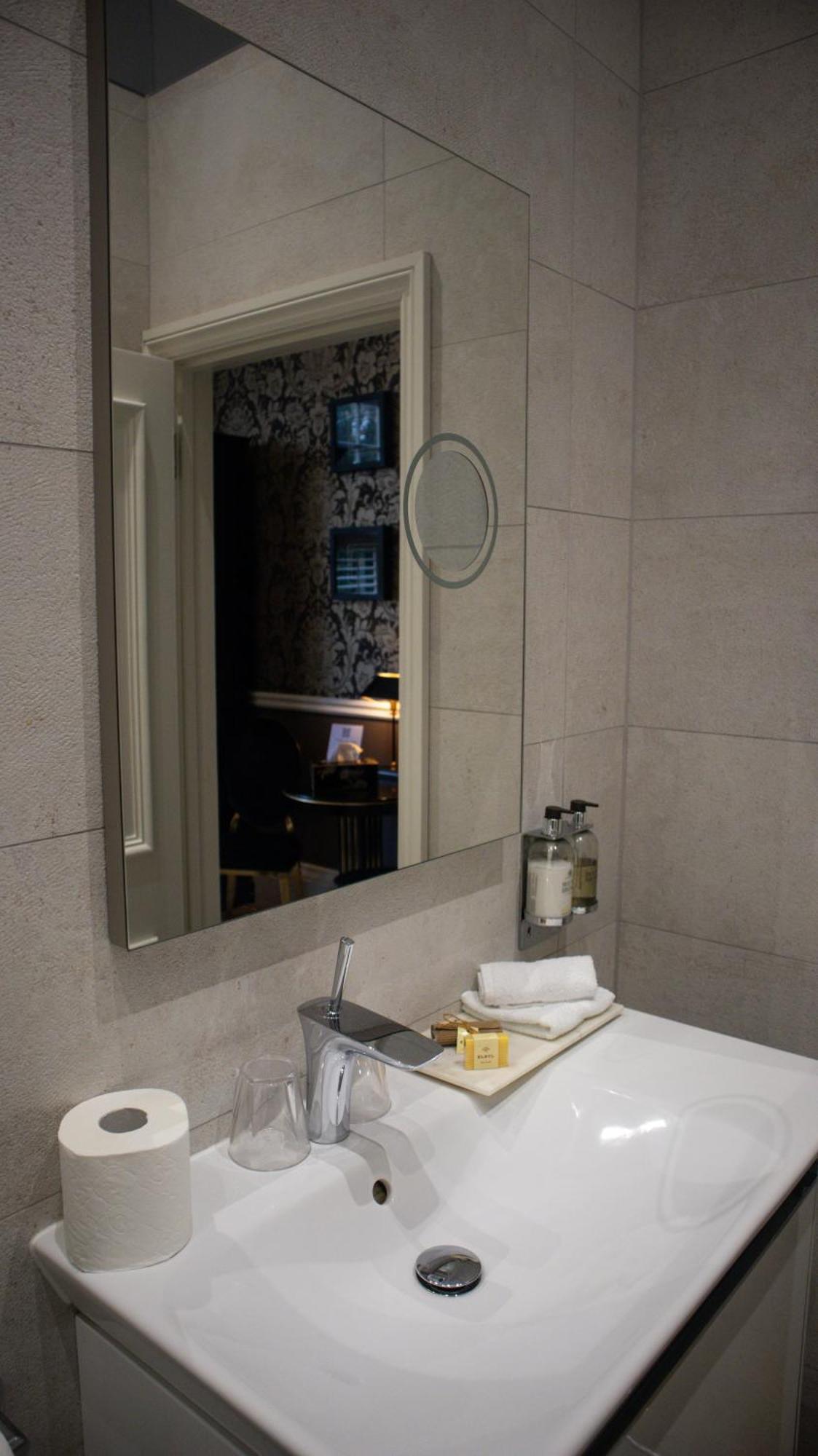 40 Winks Hospitality Hotel Durham Buitenkant foto